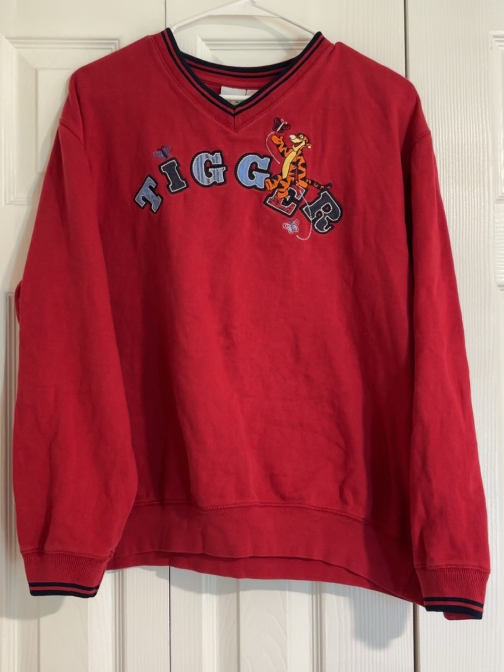 Vintage Disney Embroidered Tigger V-neck Sweatshirt size XL